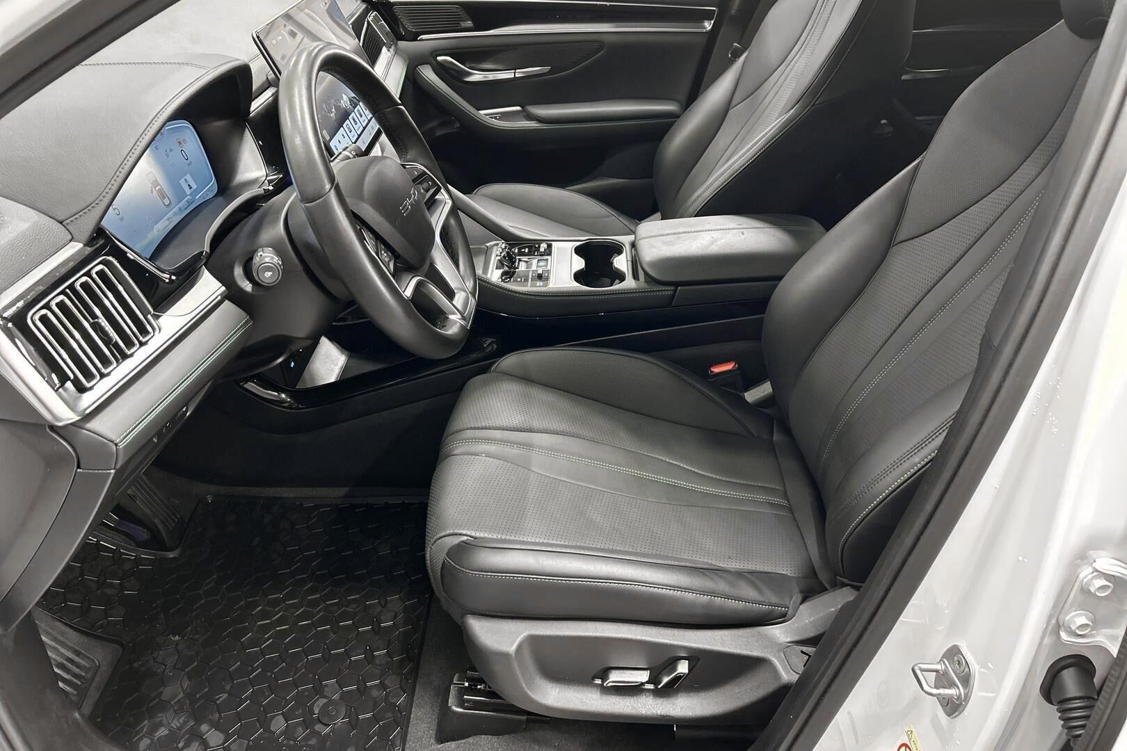 BYD Seal U DM-i iso kuva 8