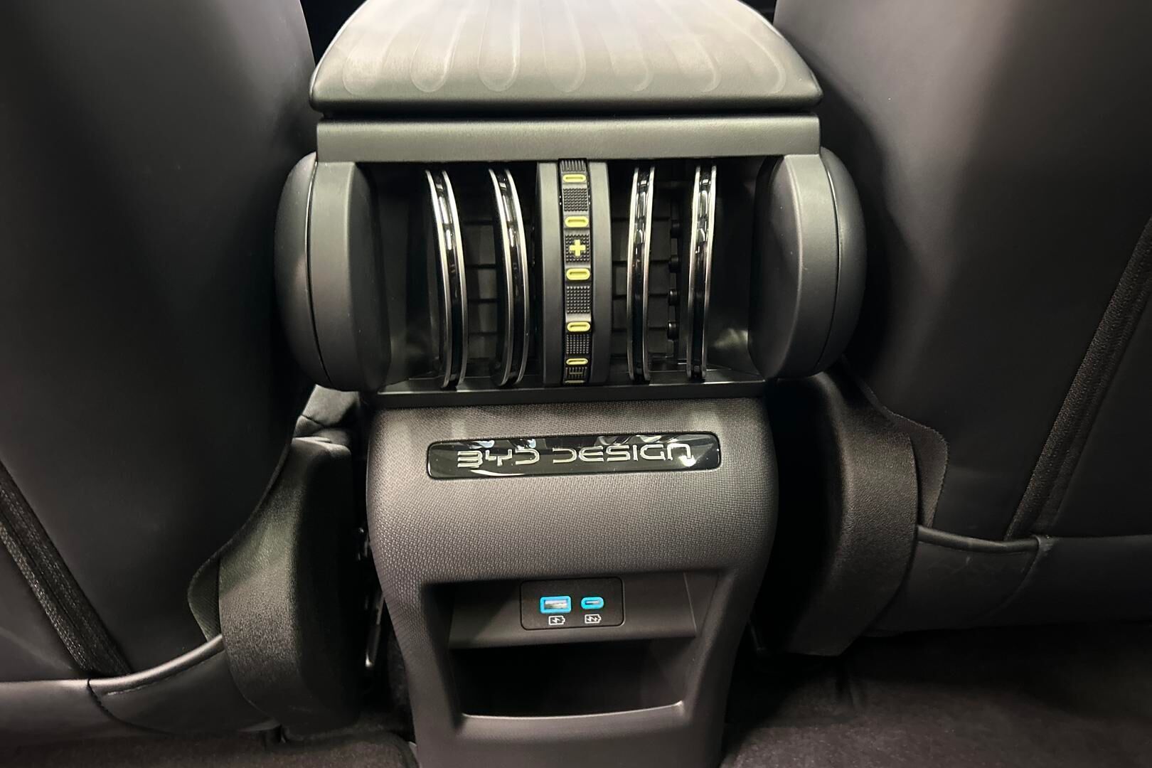 BYD Atto 3 iso kuva 20
