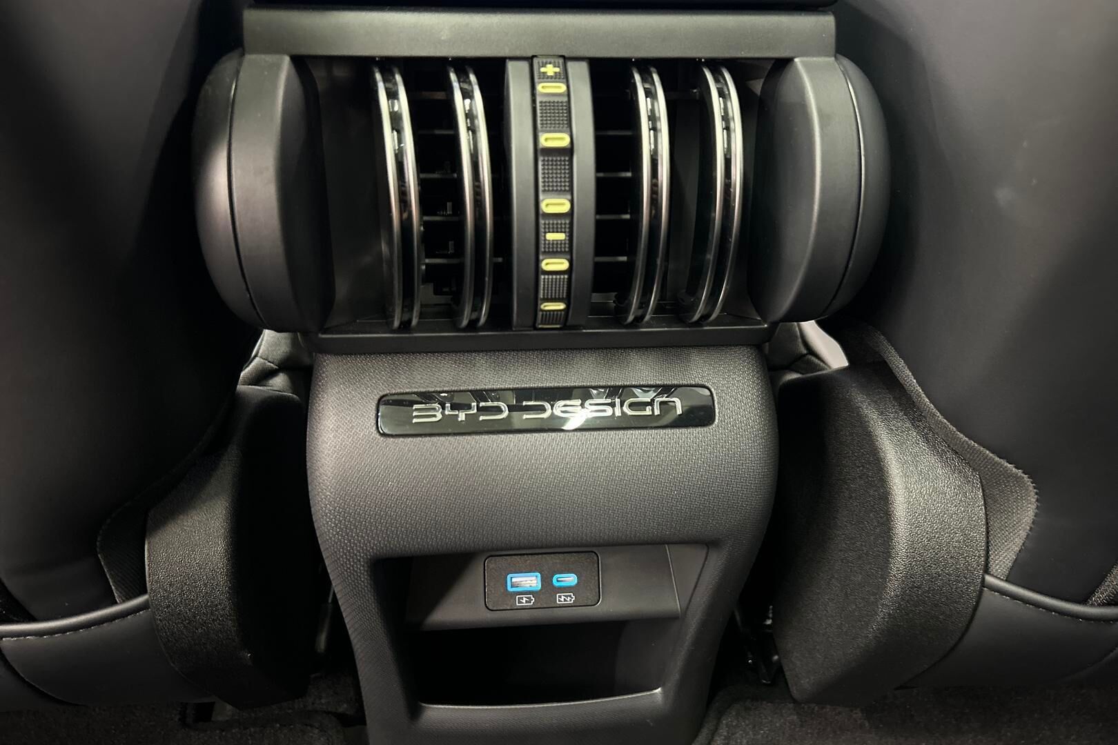BYD Atto 3 iso kuva 21