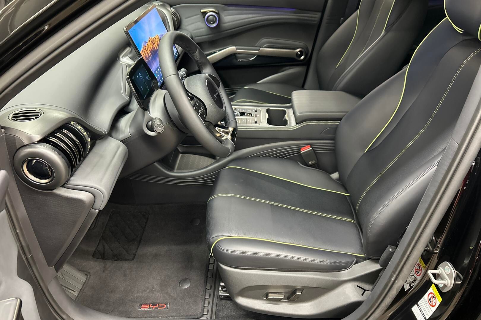 BYD Atto 3 iso kuva 8