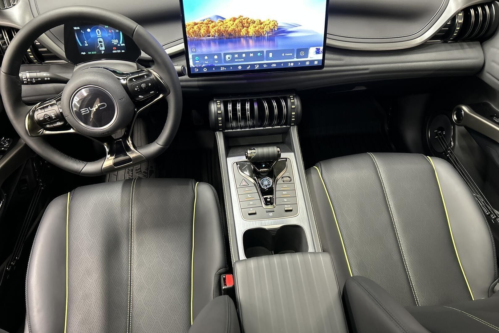 BYD Atto 3 iso kuva 10