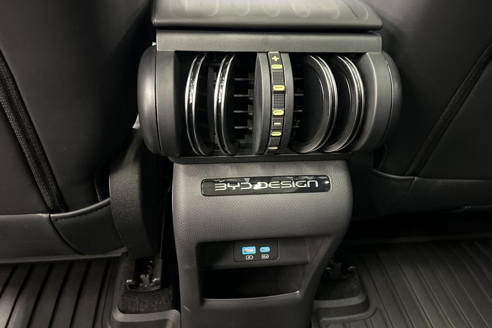 BYD Atto 3 iso kuva 23