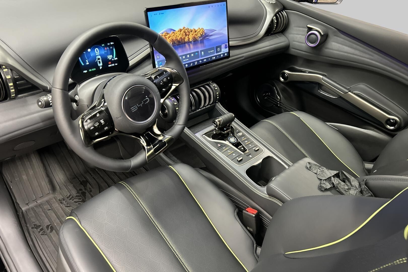 BYD Atto 3 iso kuva 8