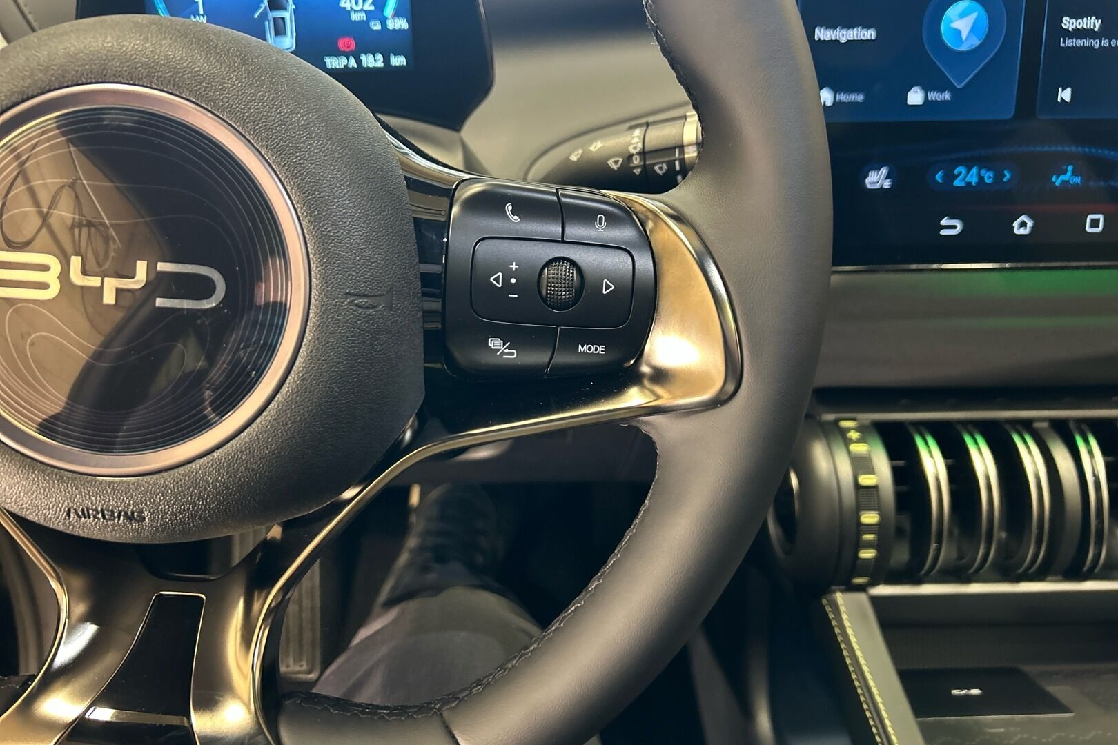 BYD Atto 3 iso kuva 8
