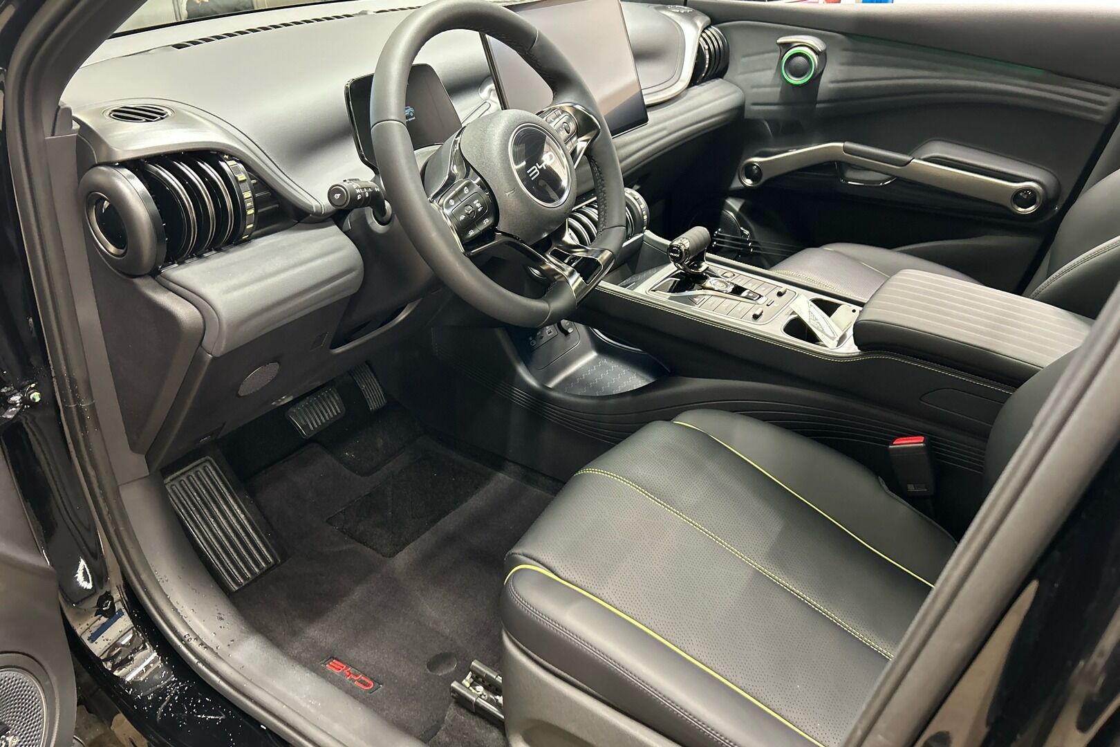 BYD Atto 3 iso kuva 17