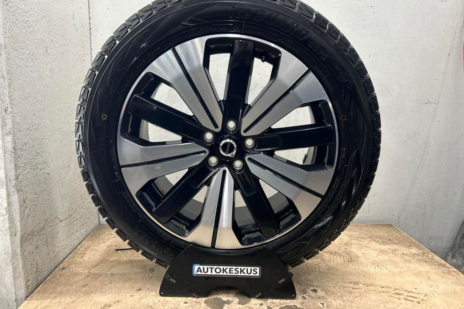 Volvo XC60 iso kuva 13