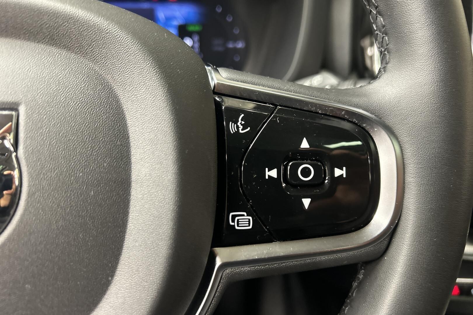 Volvo XC60 iso kuva 17