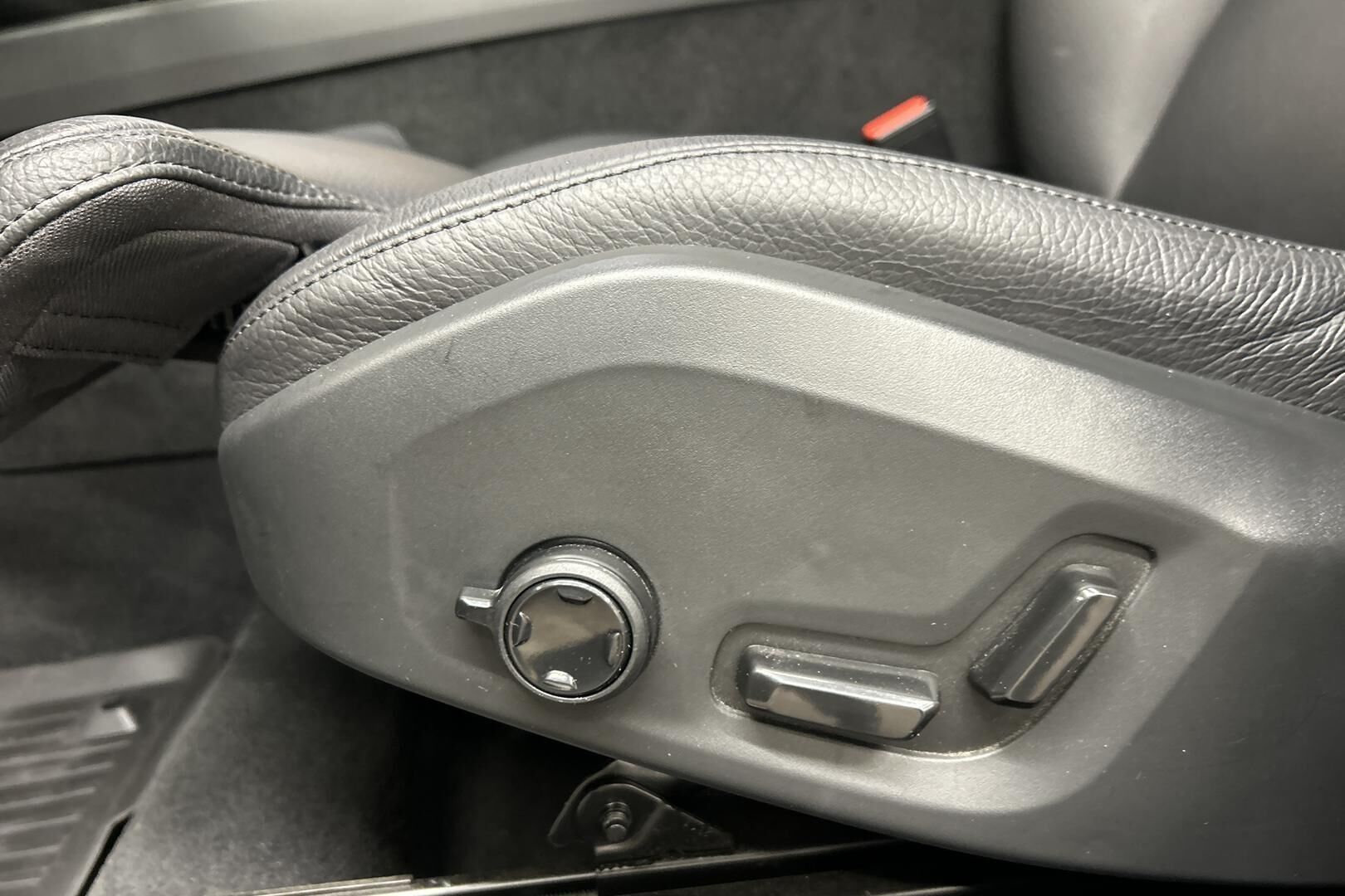 Volvo XC60 iso kuva 20