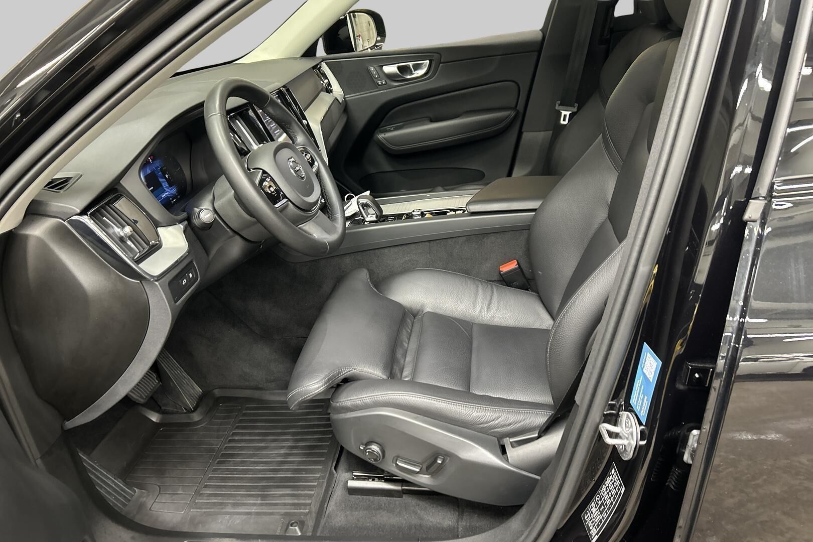 Volvo XC60 iso kuva 9