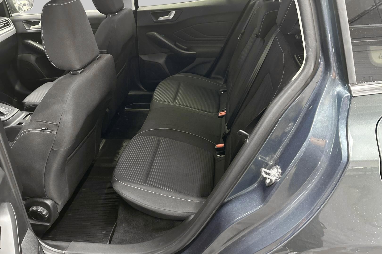 Ford Focus iso kuva 10