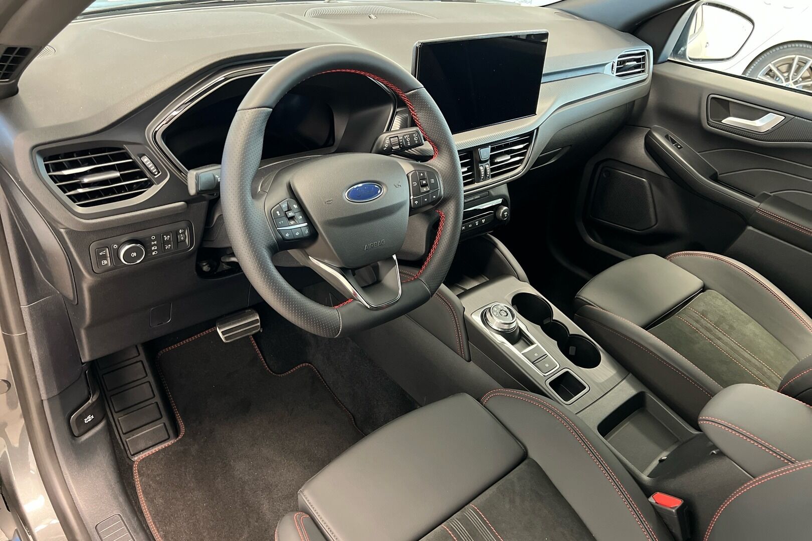 Ford Kuga iso kuva 8