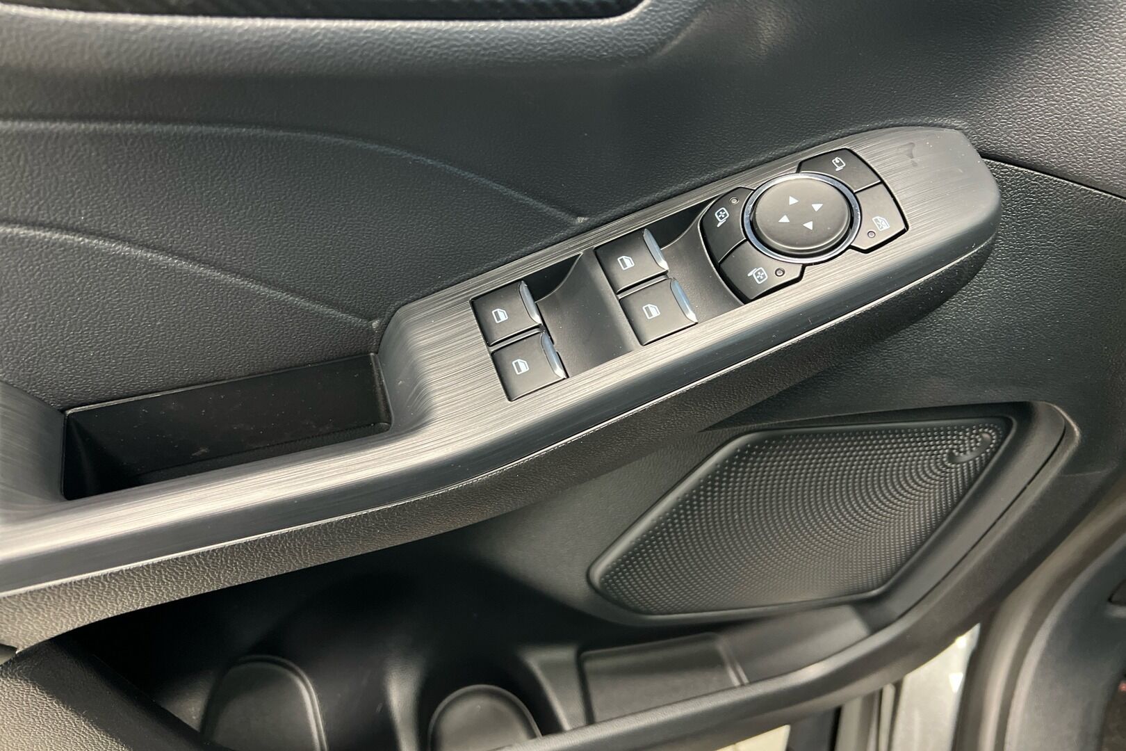 Ford Kuga iso kuva 11