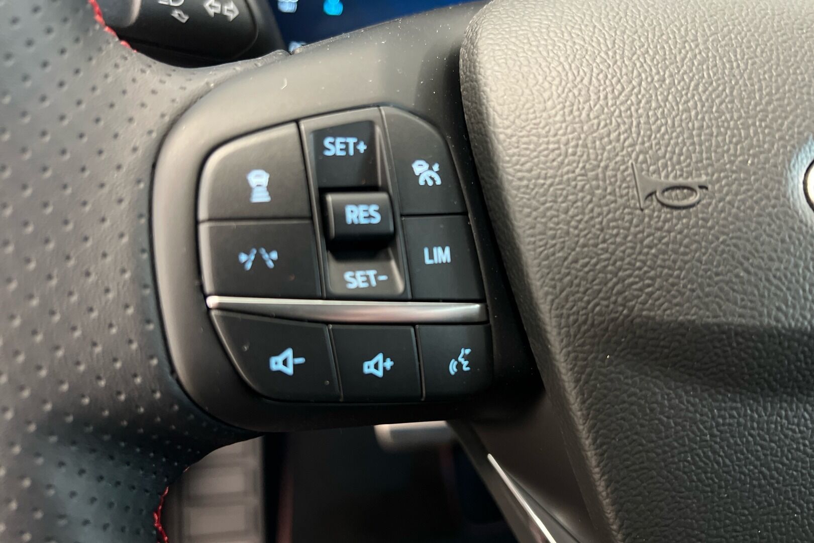 Ford Kuga iso kuva 14