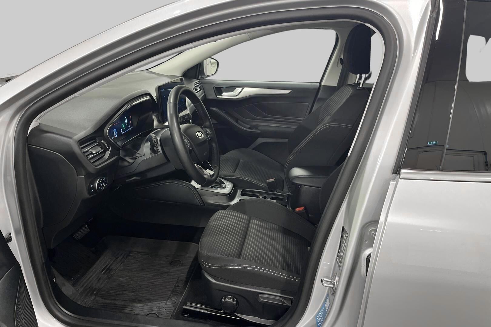 Ford Focus iso kuva 8