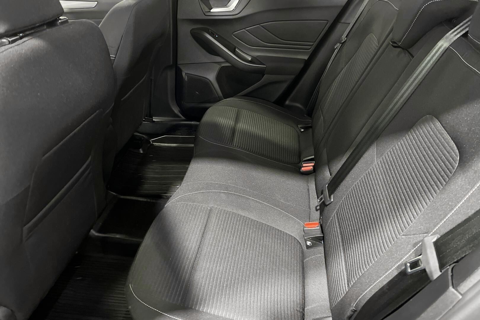 Ford Focus iso kuva 10
