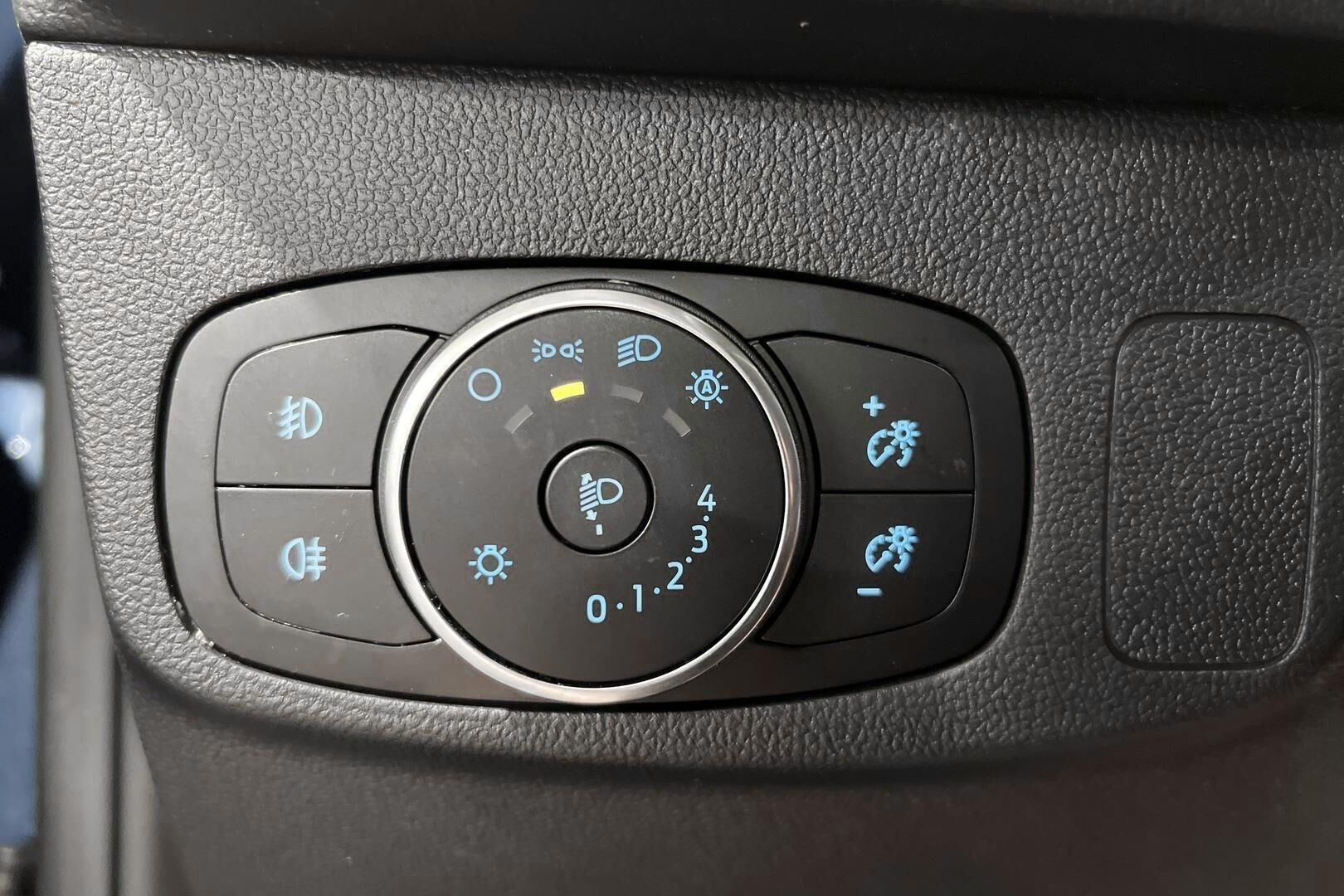 Ford Focus iso kuva 15