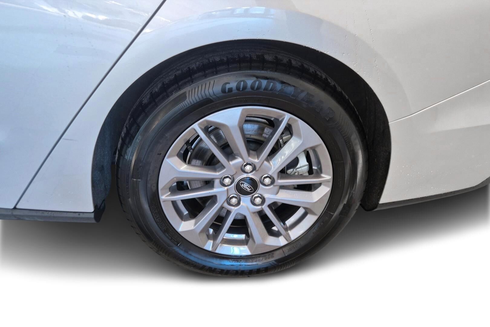 Ford Focus iso kuva 9