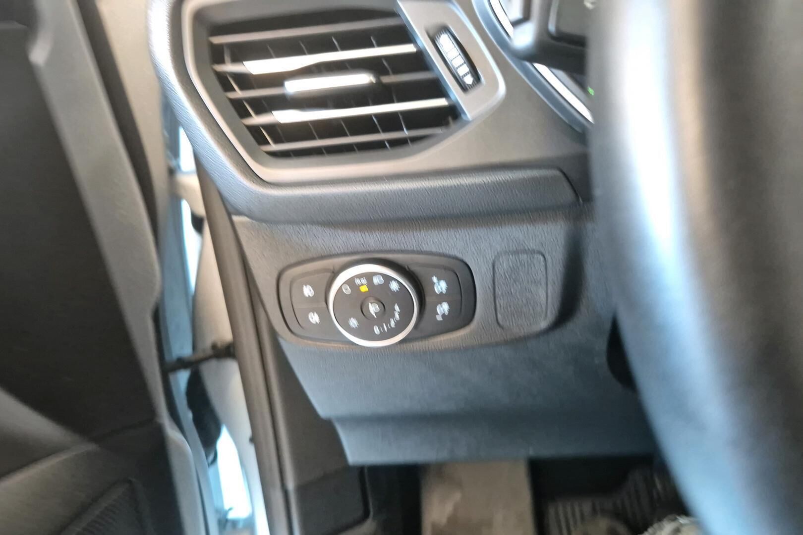 Ford Focus iso kuva 25
