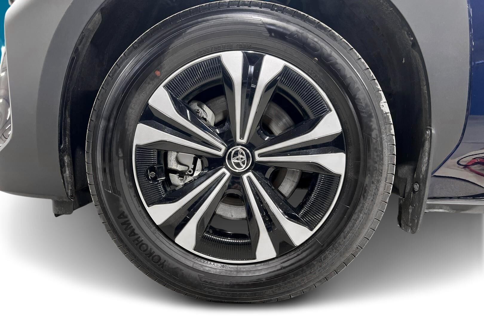 Toyota bZ4X iso kuva 10