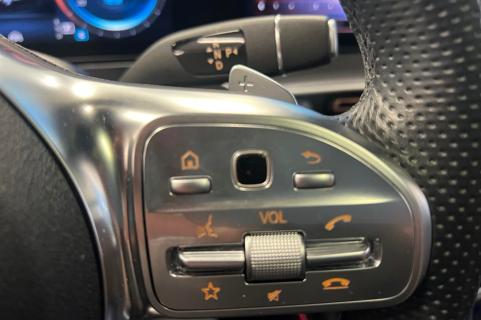 MERCEDES-BENZ EQC iso kuva 17