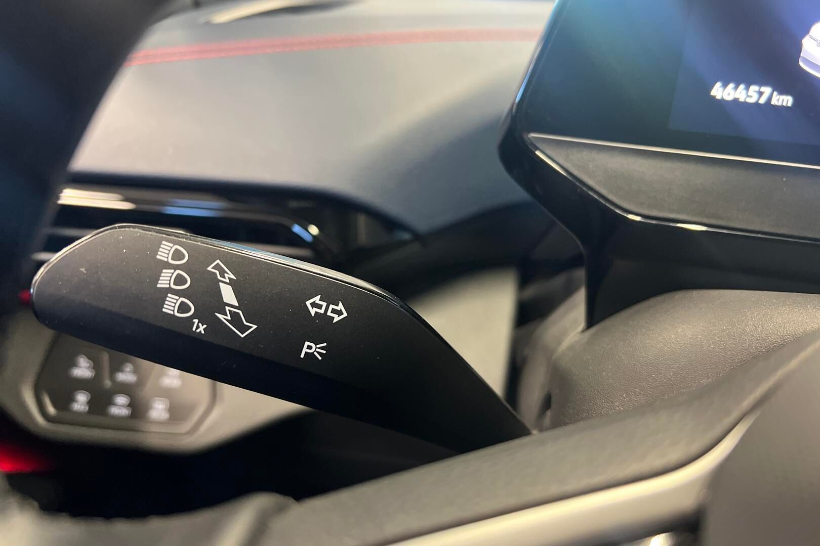 VOLKSWAGEN ID.4 iso kuva 10