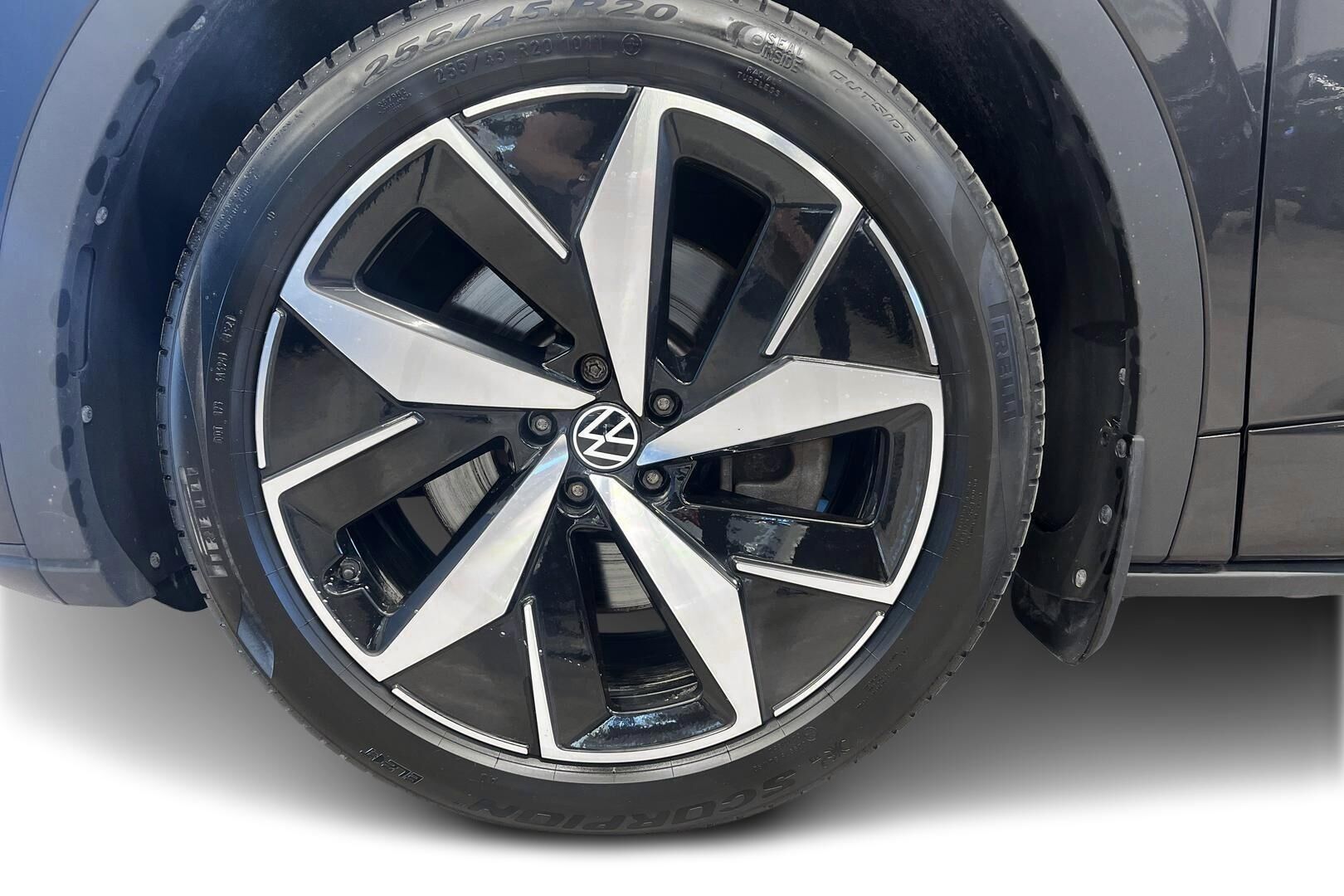 VOLKSWAGEN ID.4 iso kuva 27