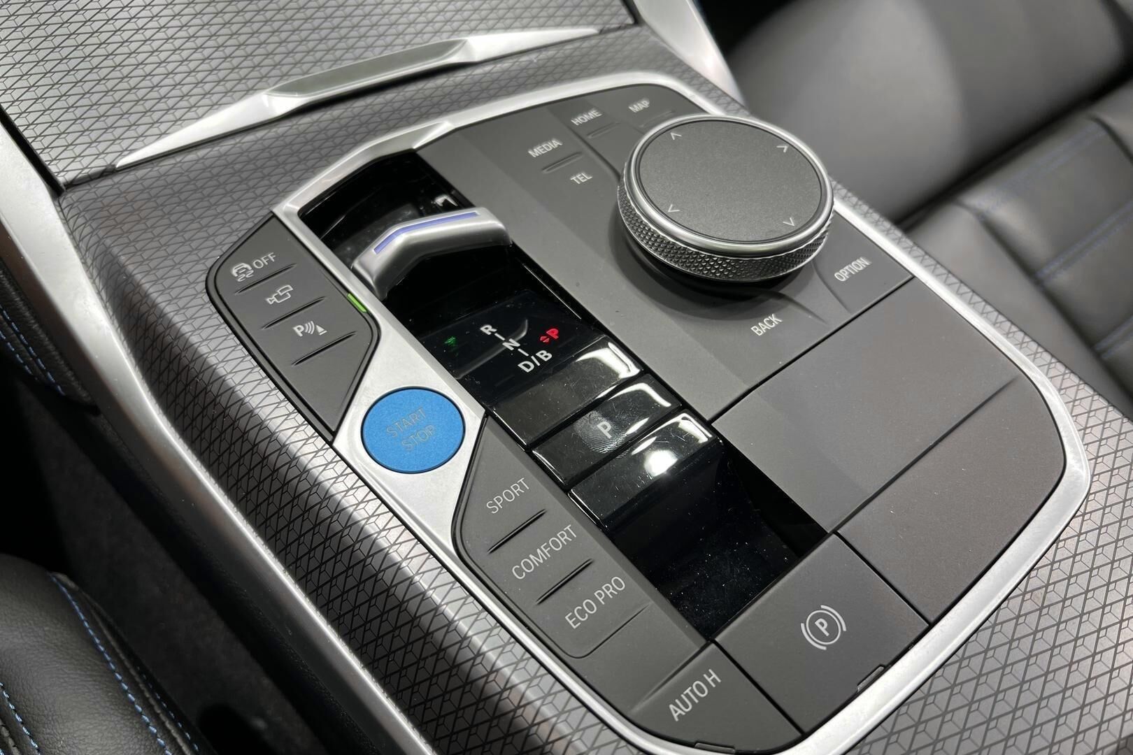 BMW I4 M50 iso kuva 27