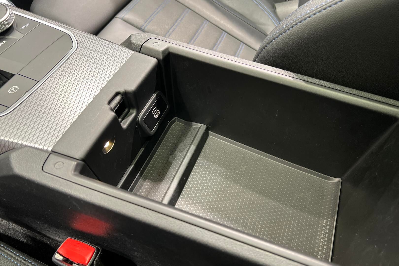 BMW I4 M50 iso kuva 30