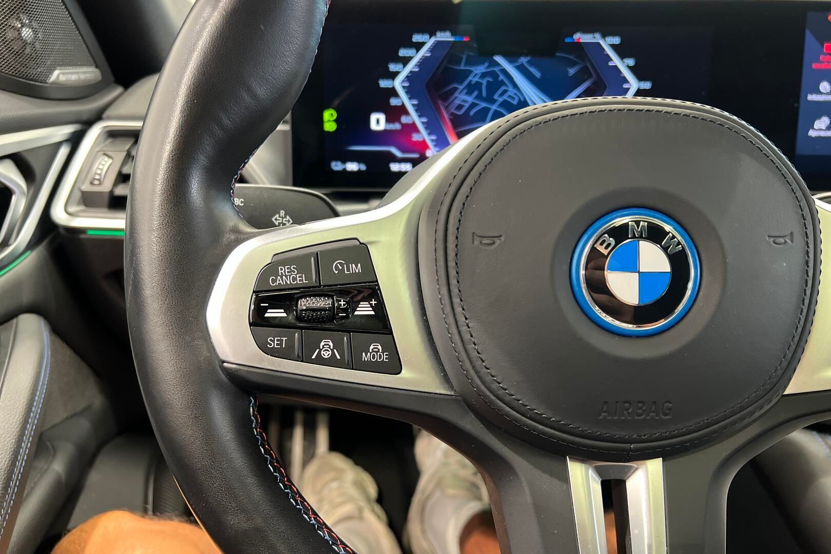 BMW I4 M50 iso kuva 32