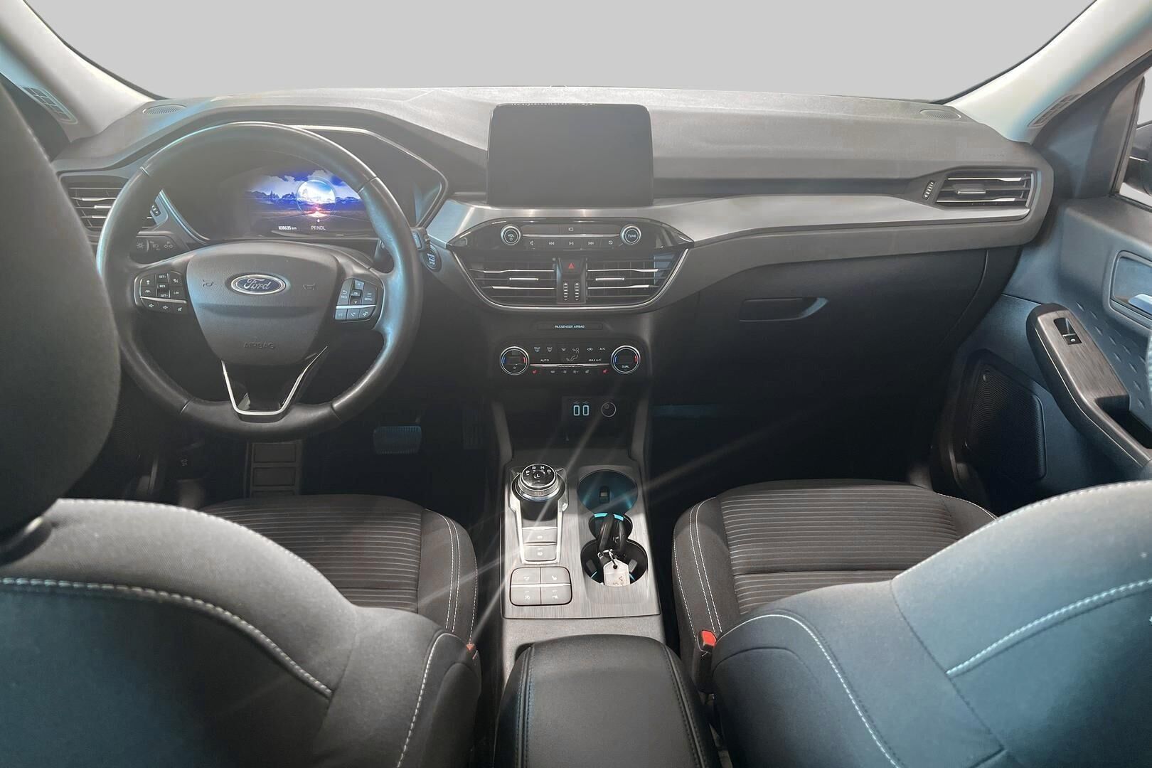 FORD KUGA iso kuva 12