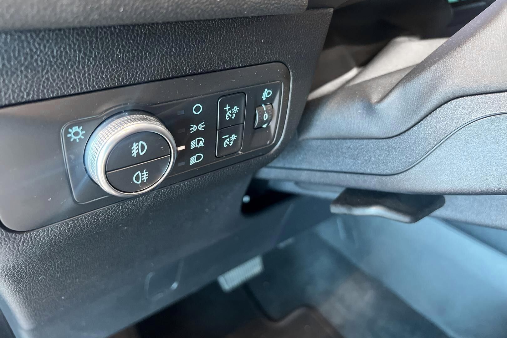 FORD KUGA iso kuva 15