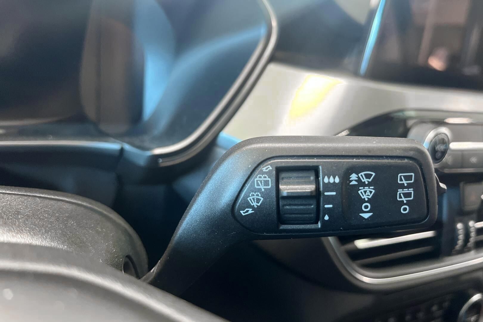FORD KUGA iso kuva 21
