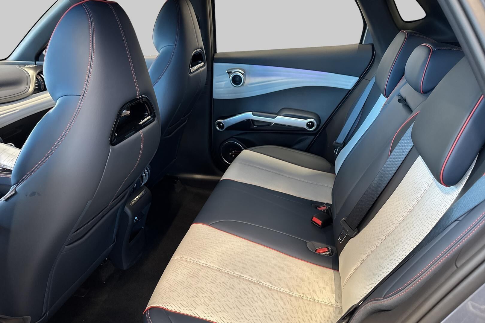 BYD ATTO 3 iso kuva 9
