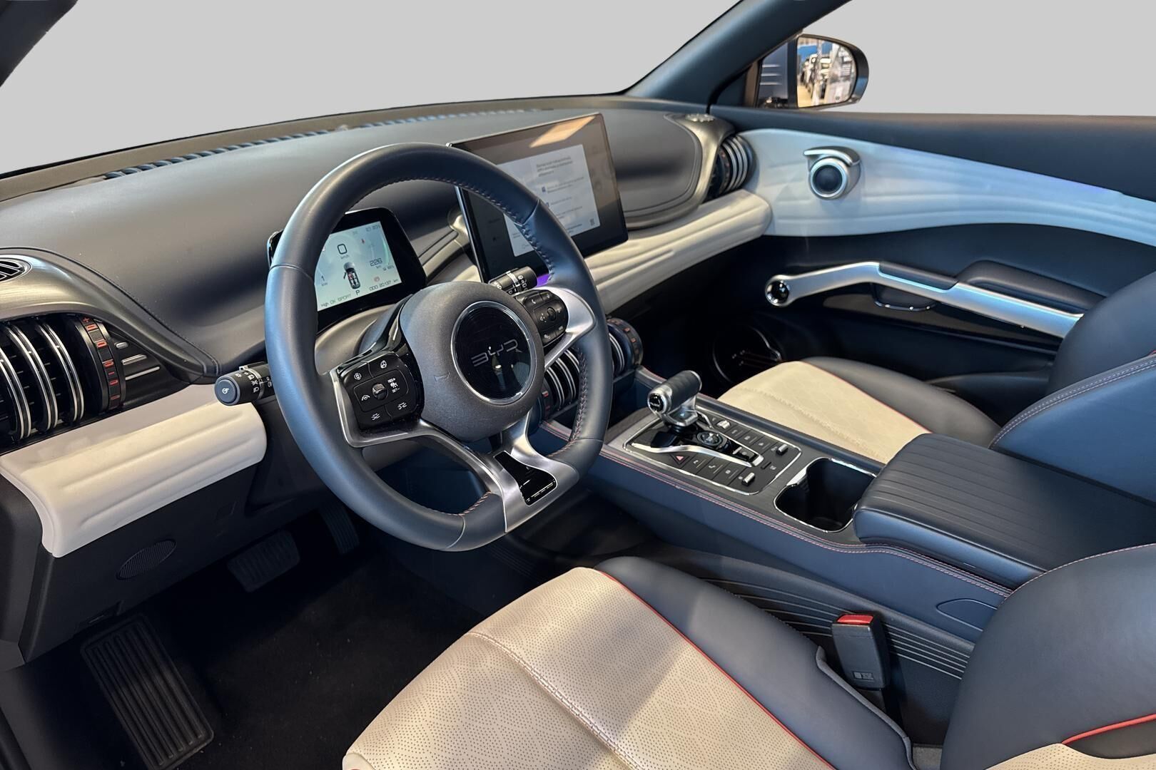 BYD ATTO 3 iso kuva 8