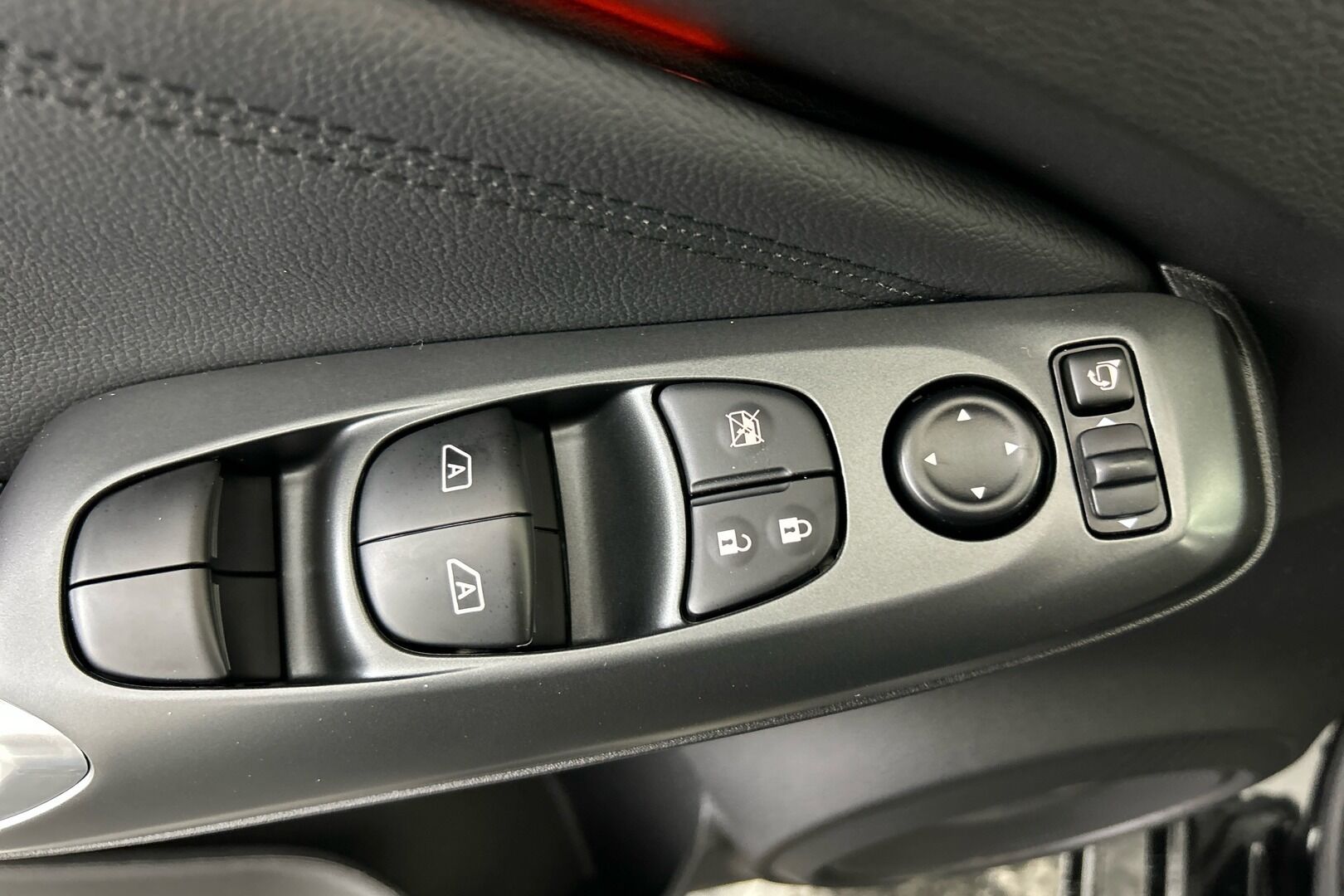 Nissan Juke iso kuva 6