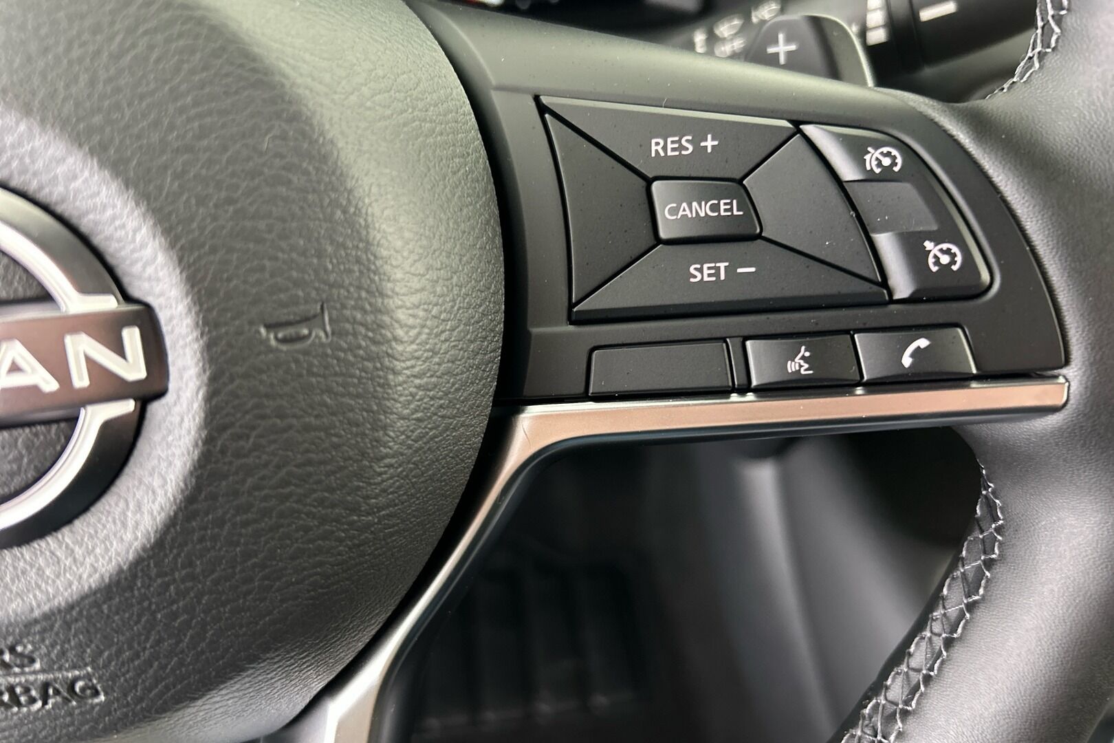 Nissan Juke iso kuva 8
