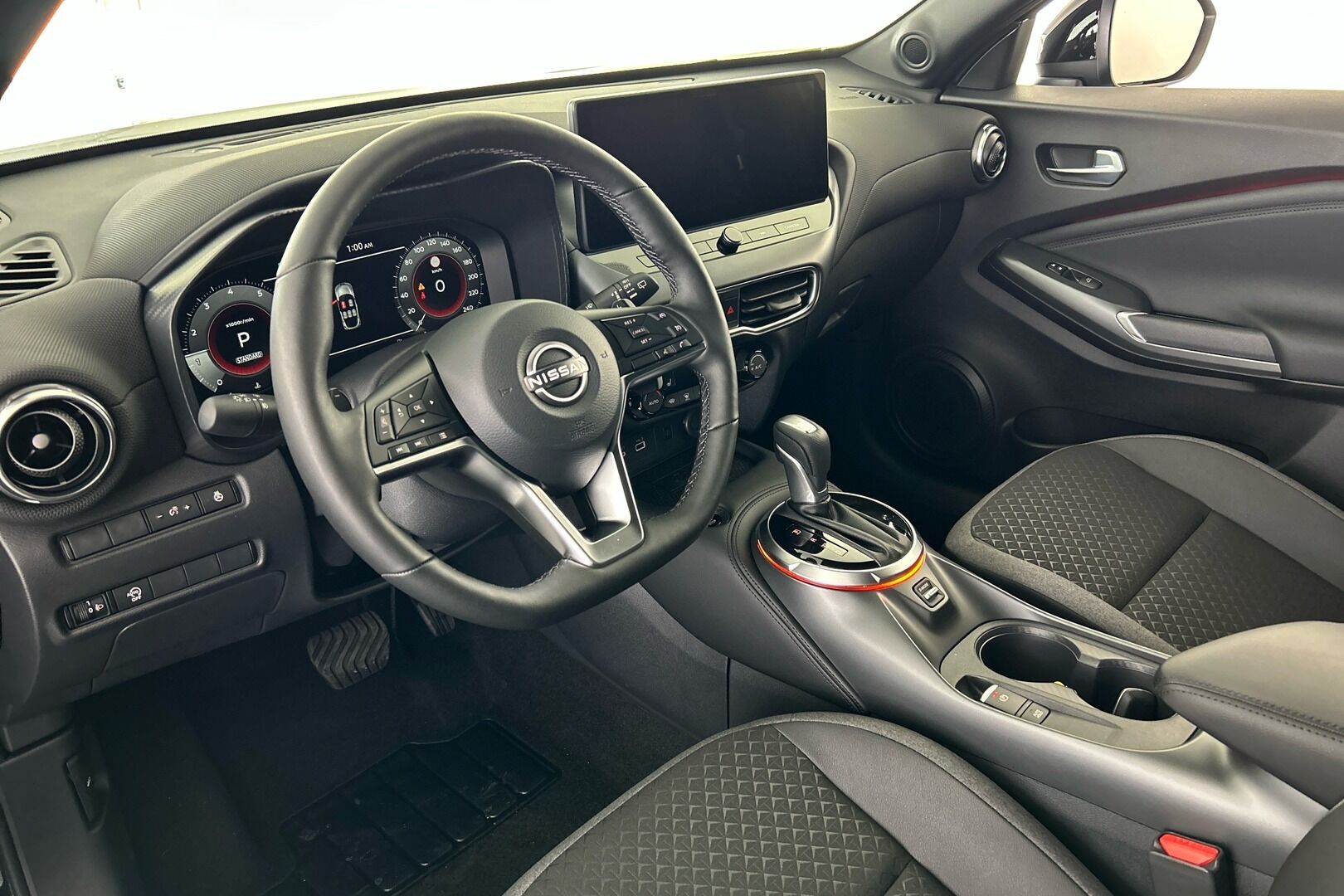 Nissan Juke iso kuva 13