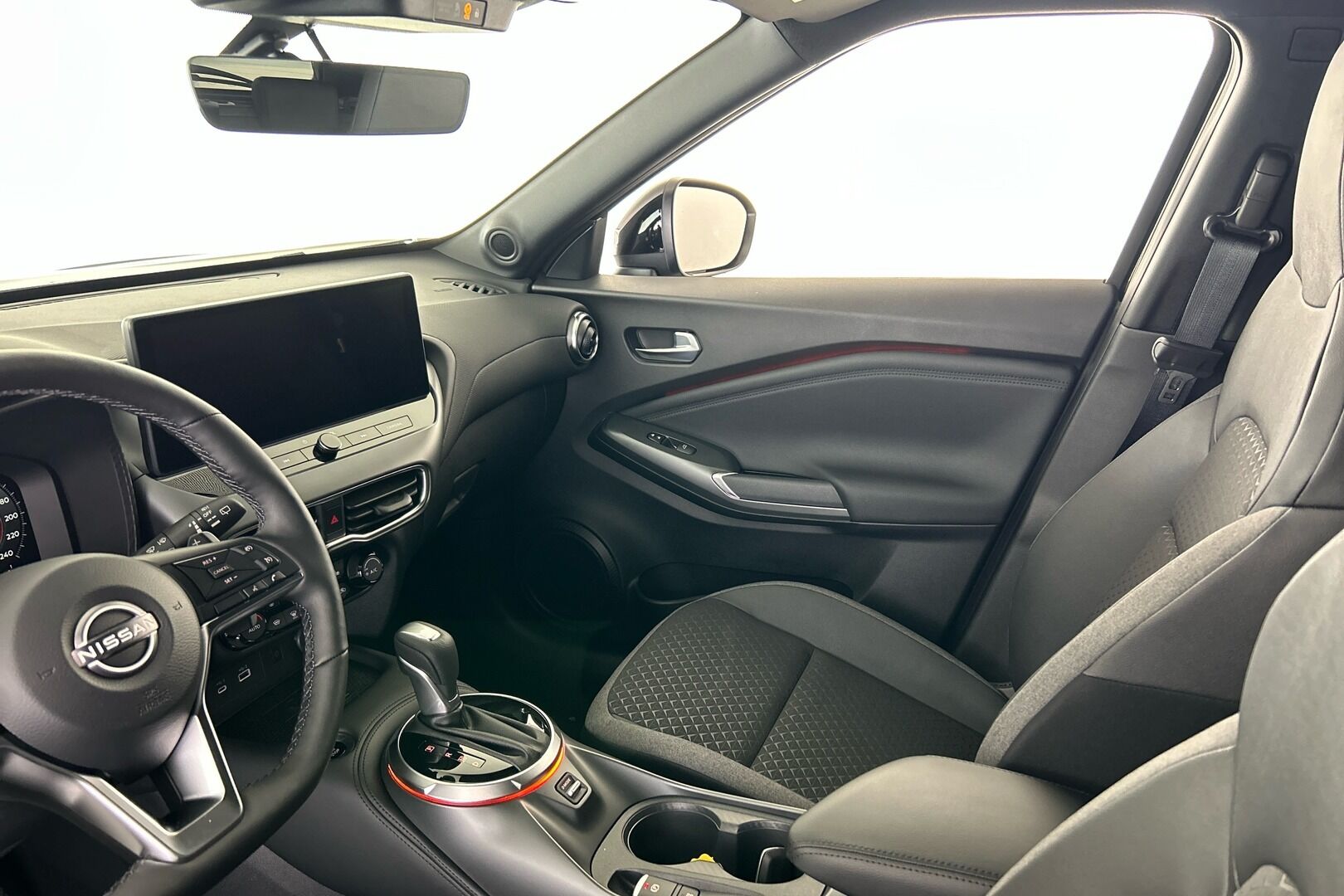Nissan Juke iso kuva 15