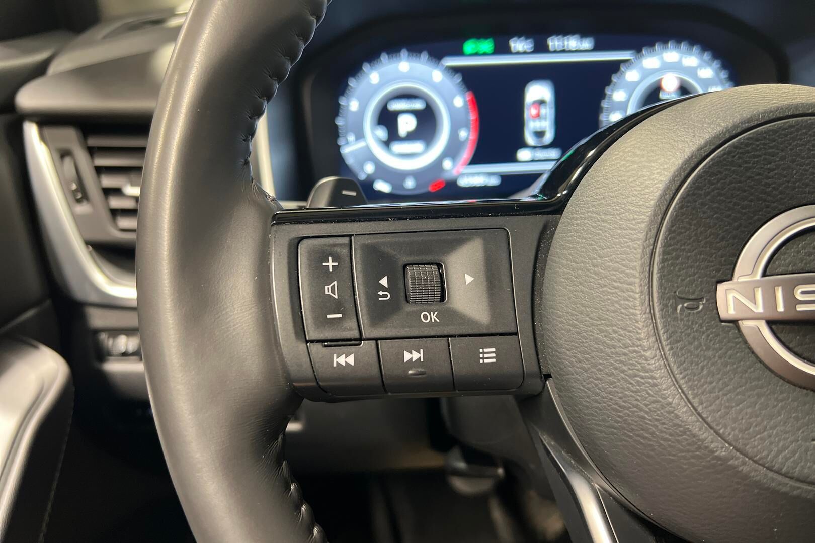 Nissan Qashqai iso kuva 16