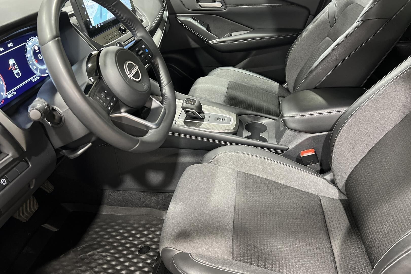 Nissan Qashqai iso kuva 9