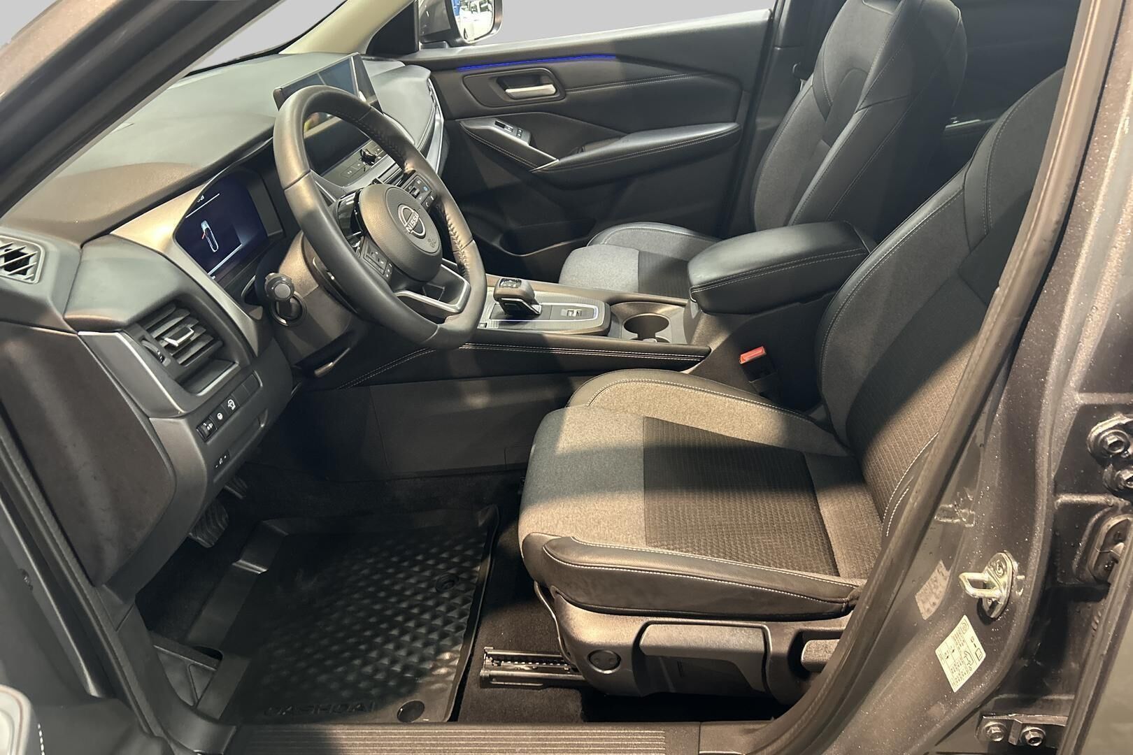 Nissan Qashqai iso kuva 8