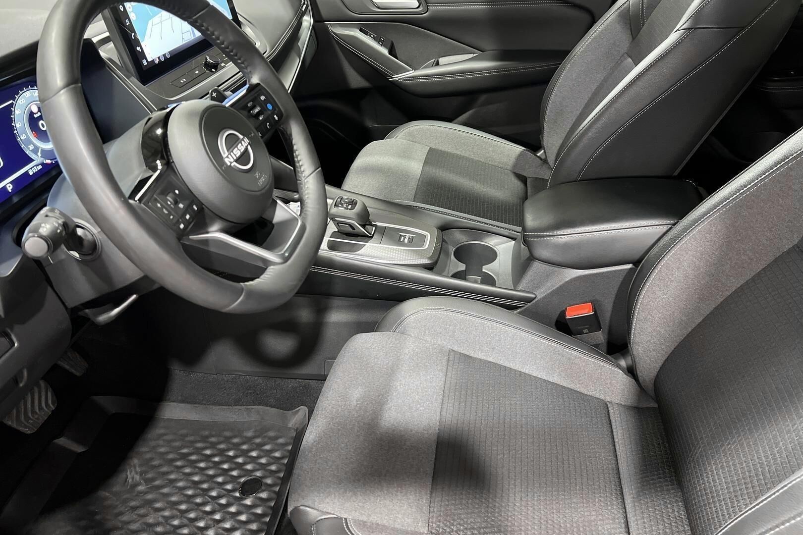 Nissan Qashqai iso kuva 9