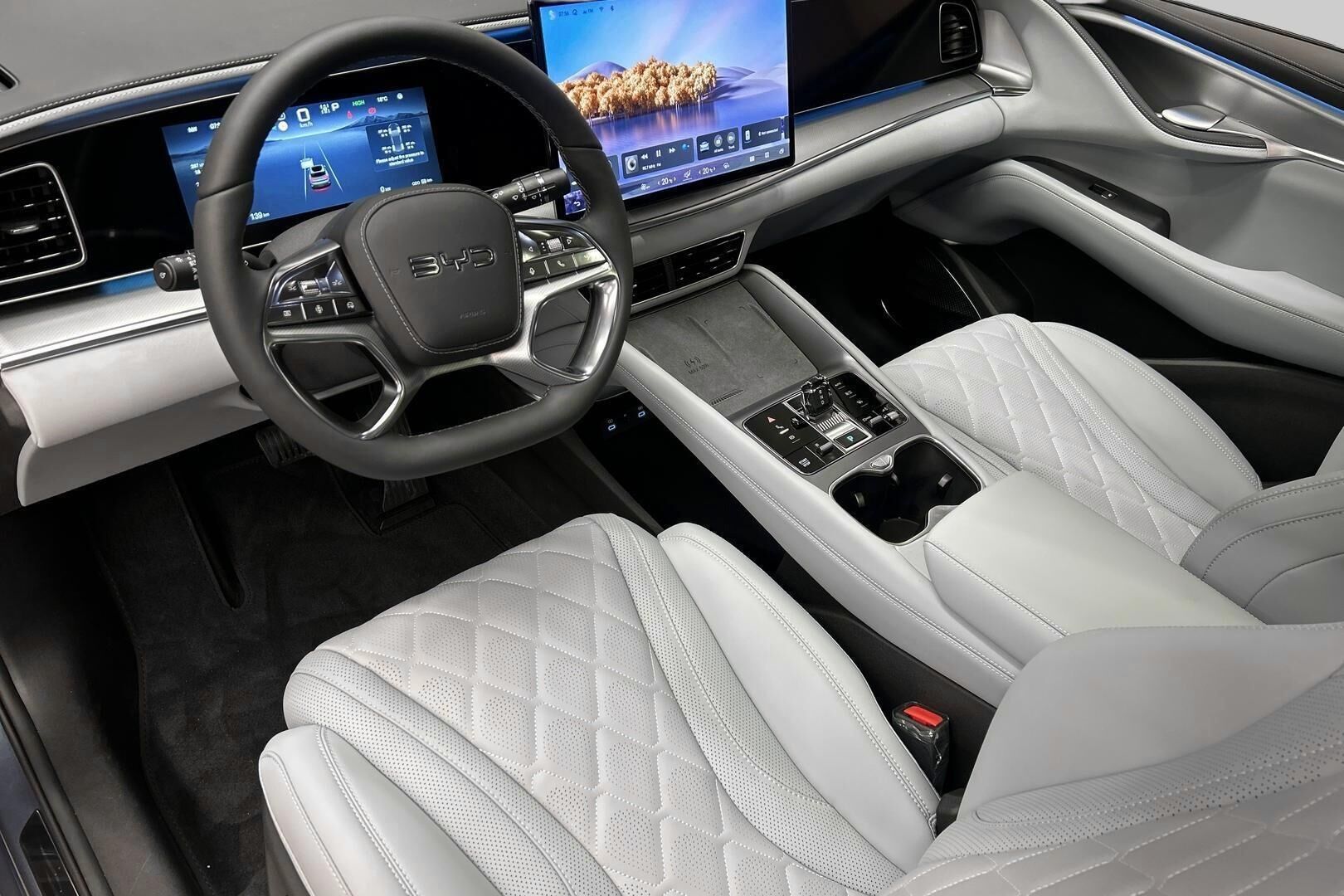 BYD Sealion 7 iso kuva 8