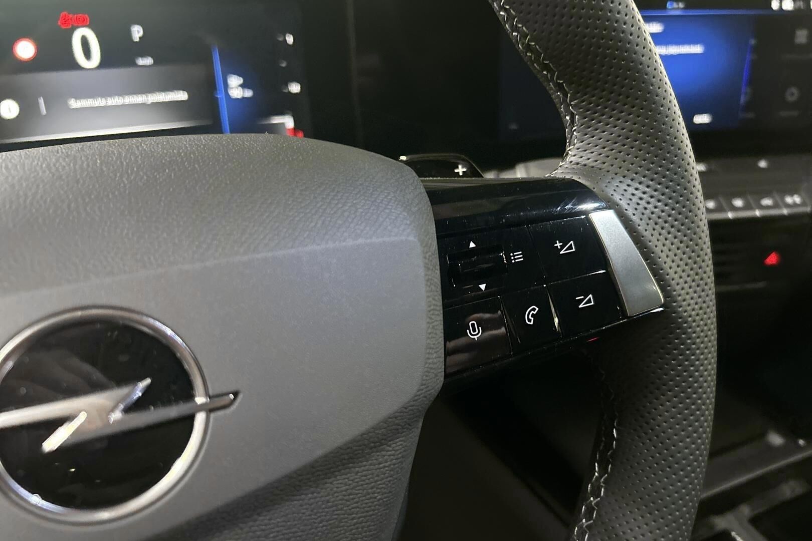 Opel Astra iso kuva 15
