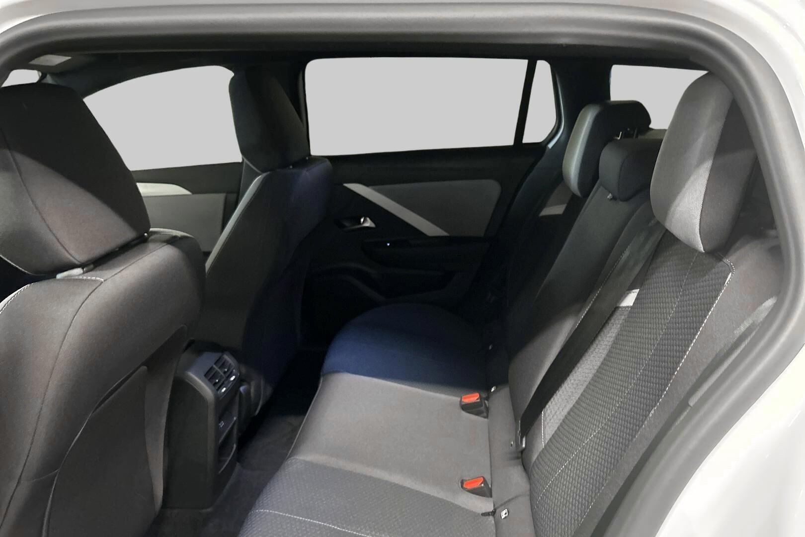 Opel Astra iso kuva 9