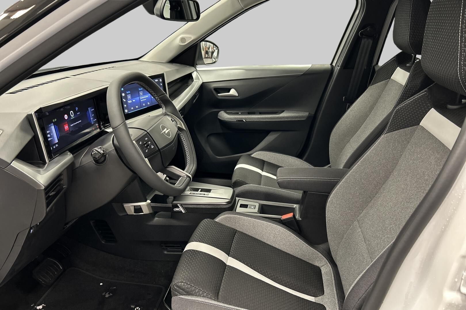 Opel Frontera iso kuva 8