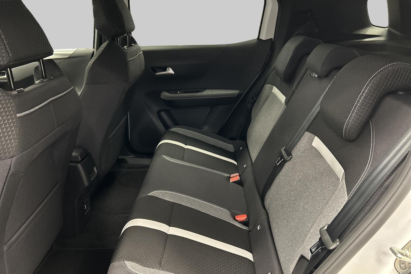 Opel Frontera iso kuva 9
