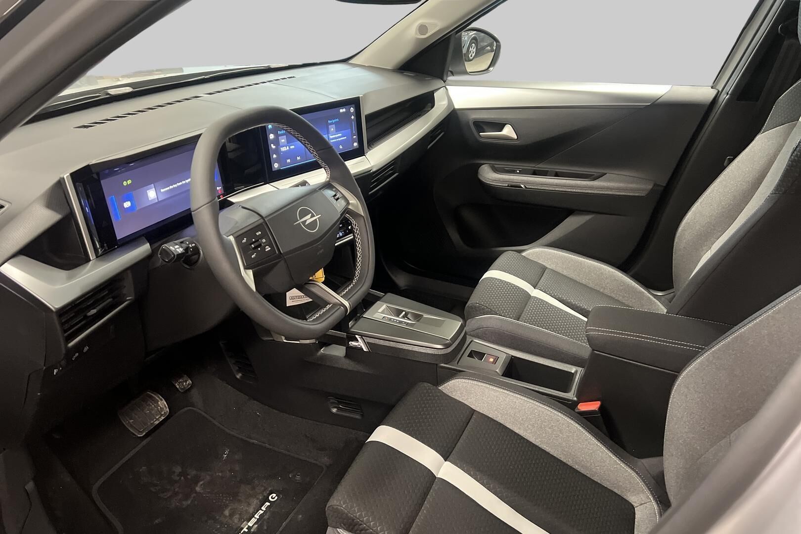 Opel Frontera iso kuva 8