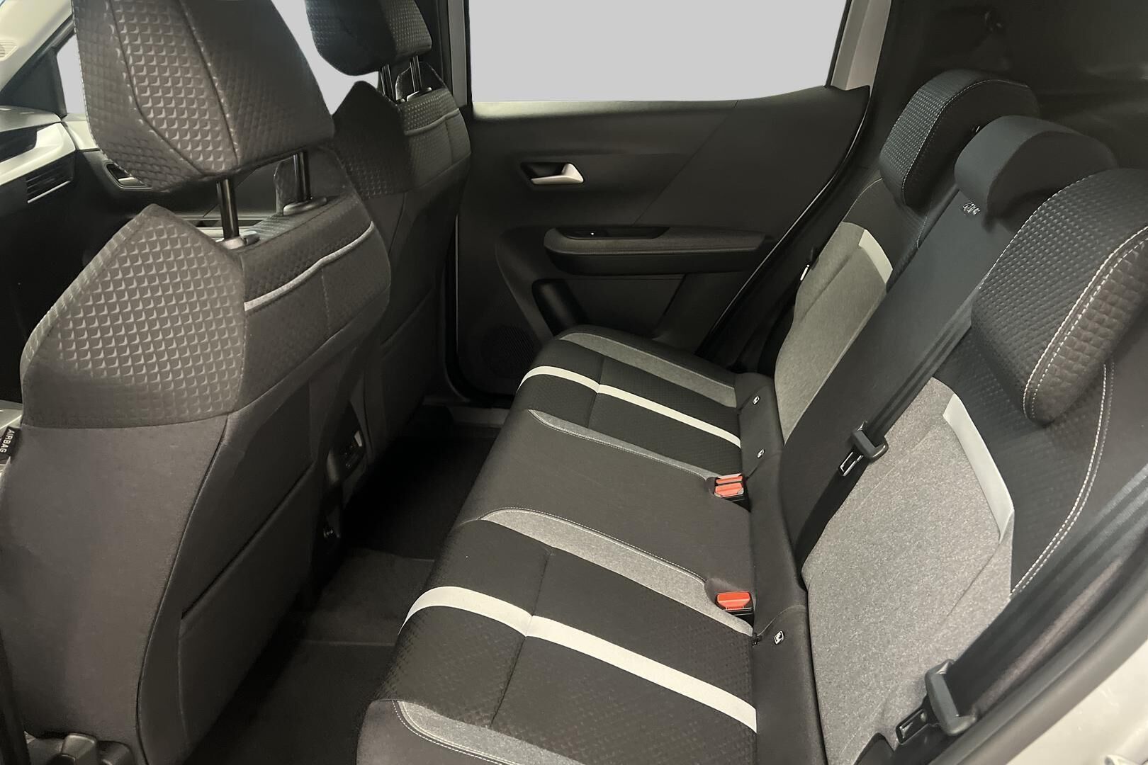 Opel Frontera iso kuva 9