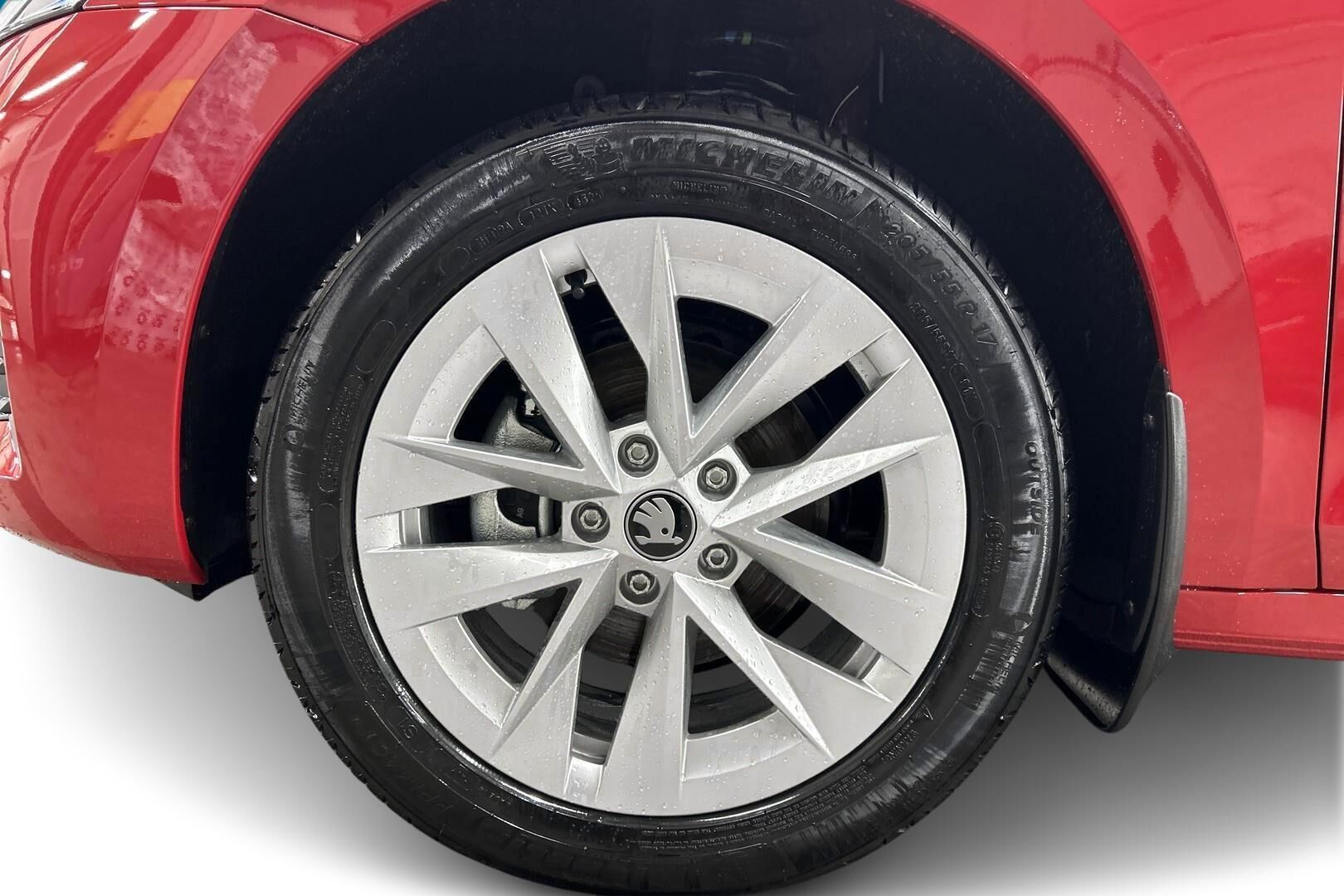 Skoda Octavia iso kuva 12